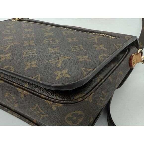 Louis Vuitton Pochette Métis Monogram Canvas Shoulder Bag with Gold Hardware - Picture 10 of 16